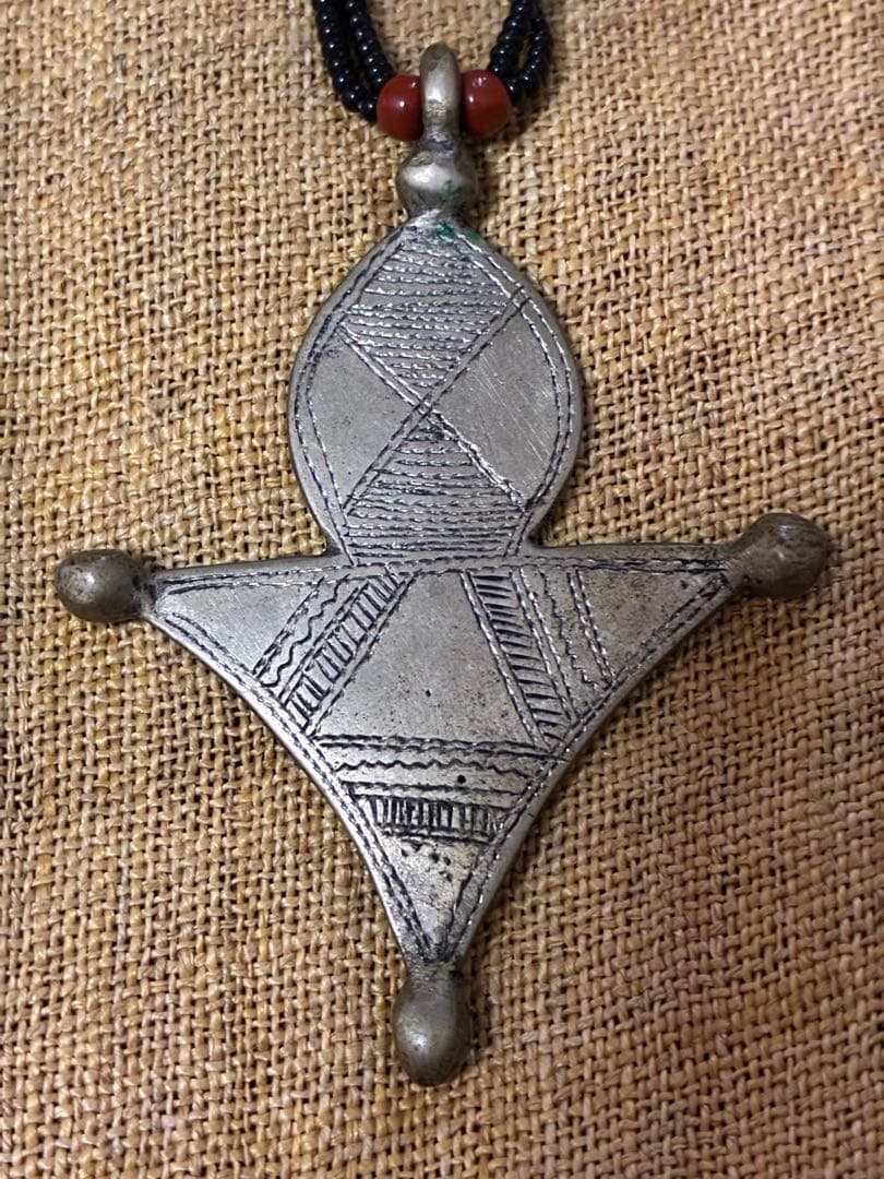 古いトゥアレグ族　ネックレストップ　old ビーズ