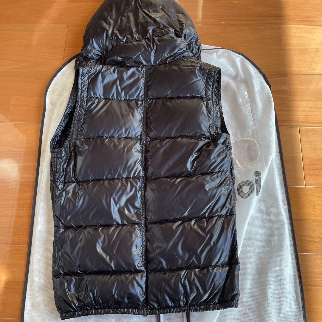 美品Herno 黒 フード付きダウンベスト40サイズ　衣類カバー付き