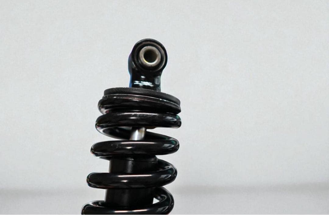 TW200ローダウンサス　50ｍｍダウン程度　プリロード調整可能　320mm