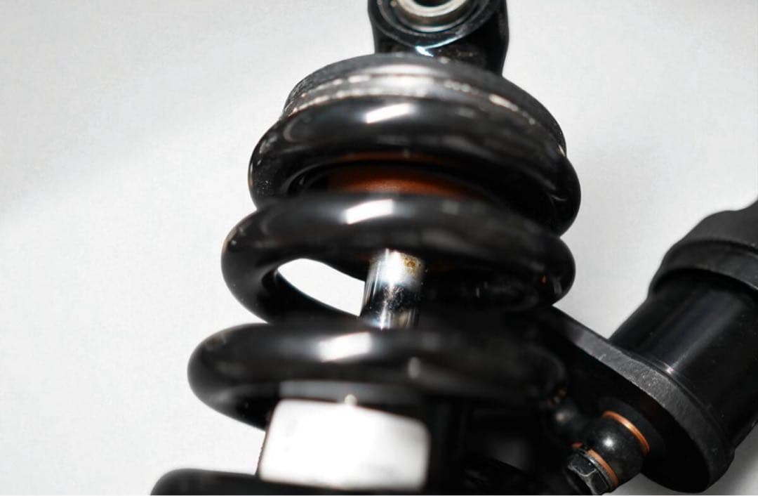 TW200ローダウンサス　50ｍｍダウン程度　プリロード調整可能　320mm