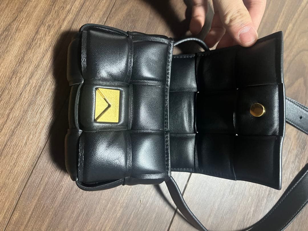 最終値下げ‼️ボッテガヴェネタ　パデッドカセット ミニ　ショルダーバッグ