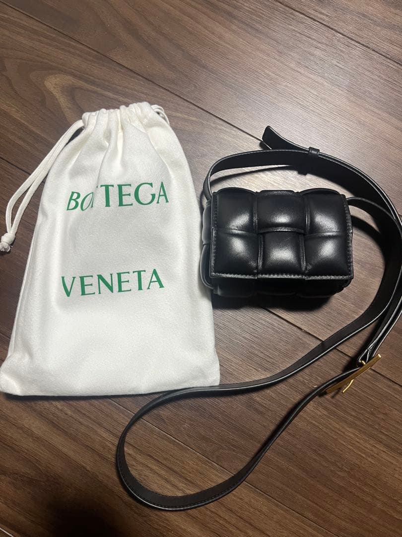 最終値下げ‼️ボッテガヴェネタ　パデッドカセット ミニ　ショルダーバッグ
