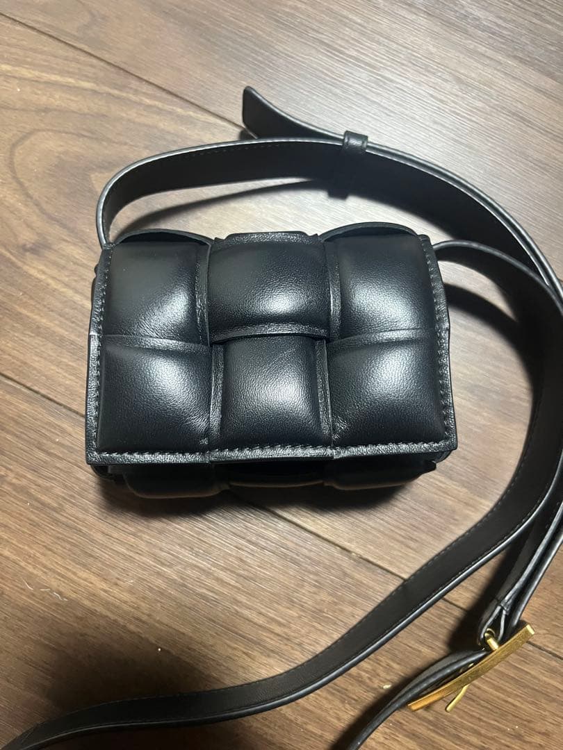 最終値下げ‼️ボッテガヴェネタ　パデッドカセット ミニ　ショルダーバッグ