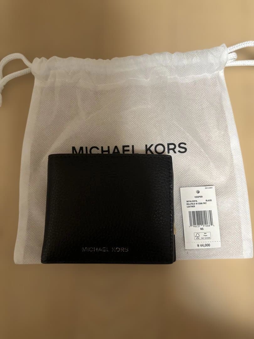 新品タグ付き　MICHAEL KORS ブラック二つ折り財布