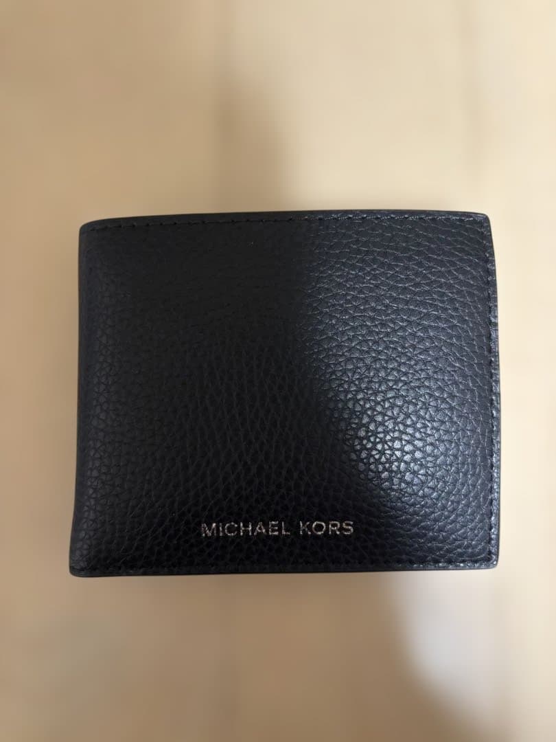 新品タグ付き　MICHAEL KORS ブラック二つ折り財布