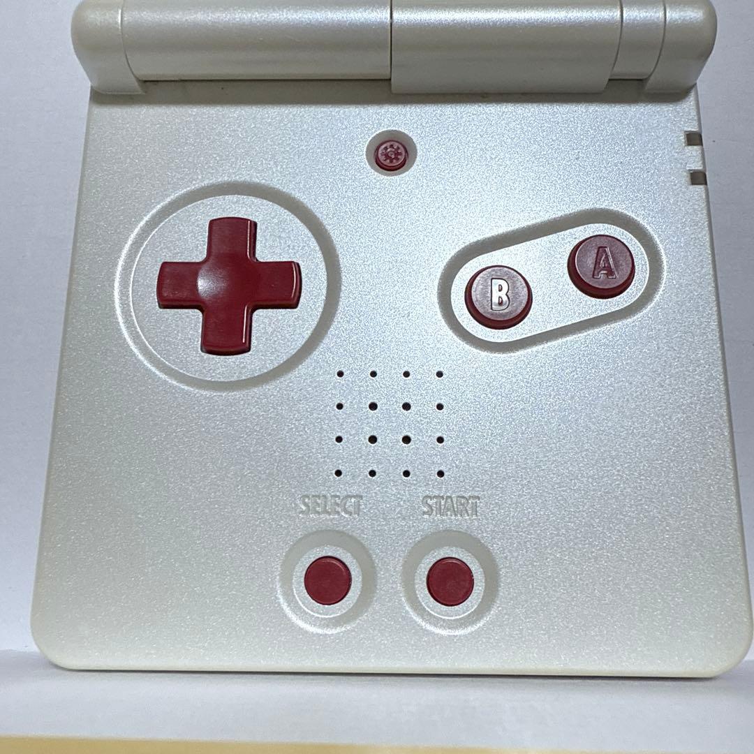 ゲームボーイアドバンスSP 本体1点、アダプター１点、ソフト２点