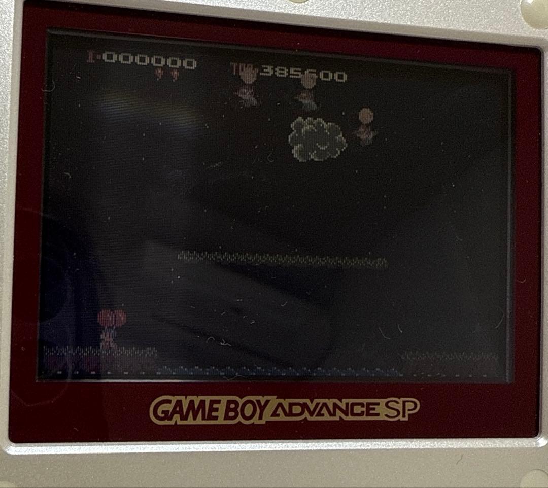 ゲームボーイアドバンスSP 本体1点、アダプター１点、ソフト２点