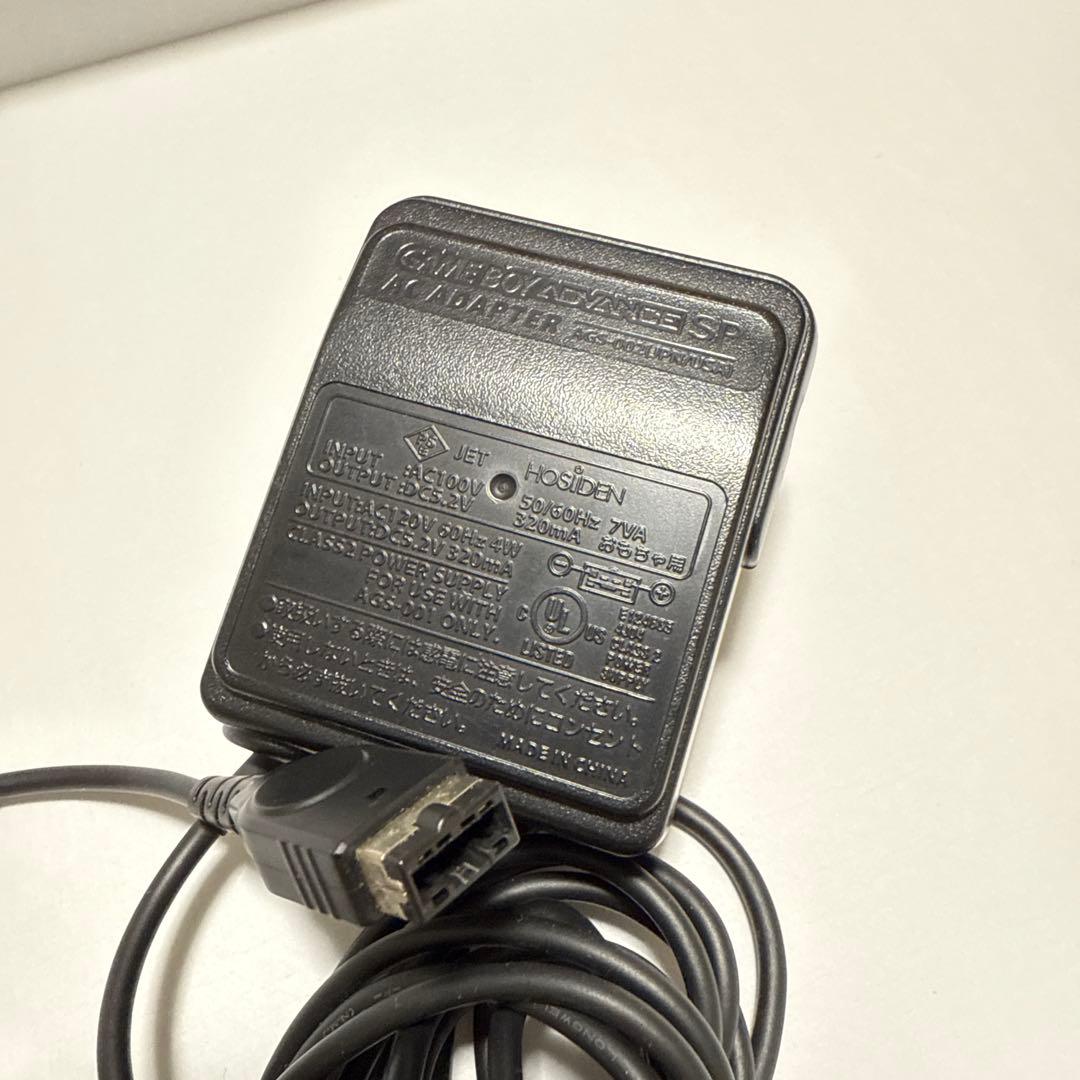 ゲームボーイアドバンスSP 本体1点、アダプター１点、ソフト２点