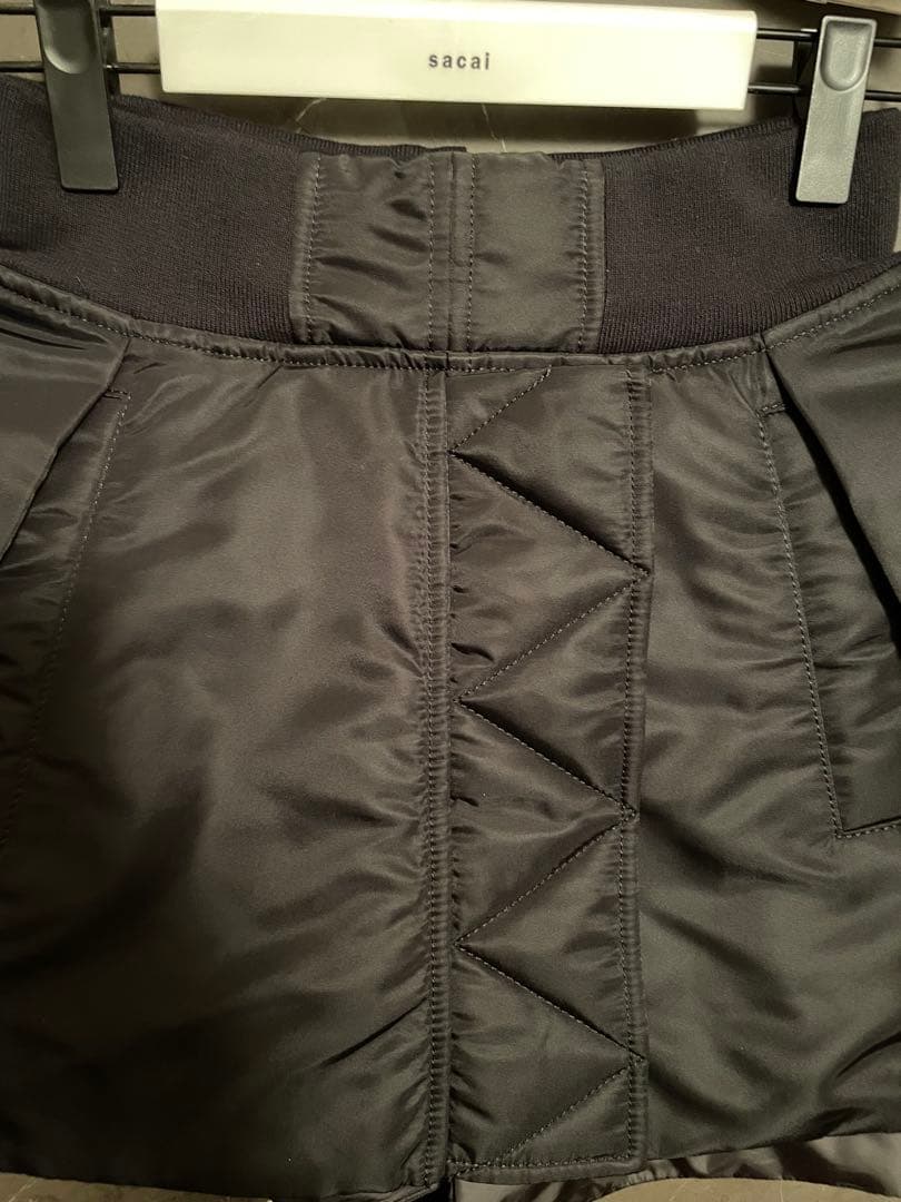 Sacai ブラック フレアショートパンツ