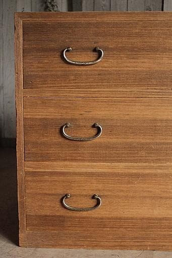 味のある木製の引き出し3段　チェスト　桐箪笥