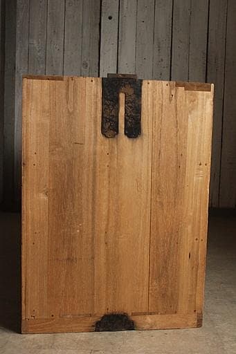 味のある木製の引き出し3段　チェスト　桐箪笥