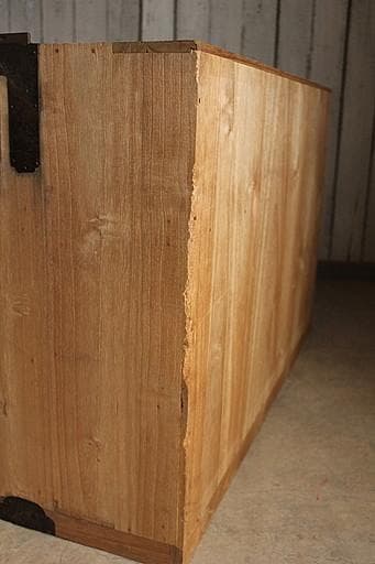 味のある木製の引き出し3段　チェスト　桐箪笥