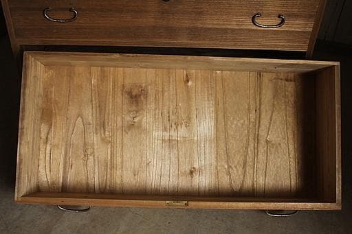 味のある木製の引き出し3段　チェスト　桐箪笥