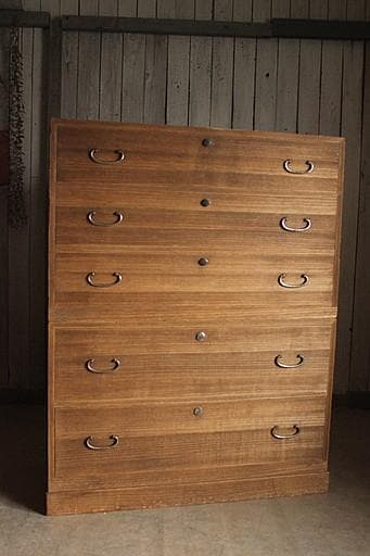 味のある木製の引き出し3段　チェスト　桐箪笥