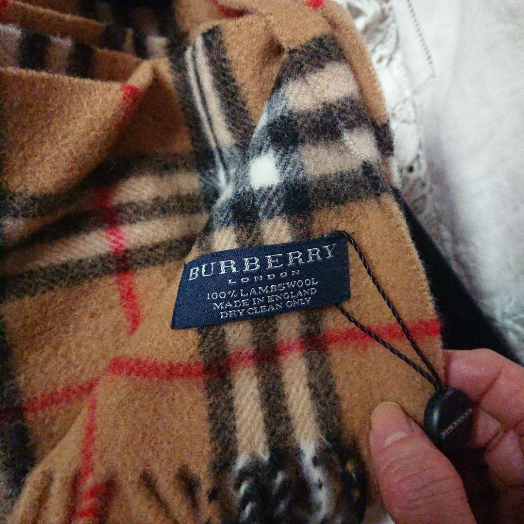 バーバリー チェックラムウール100% マフラーとグローブ タグつき