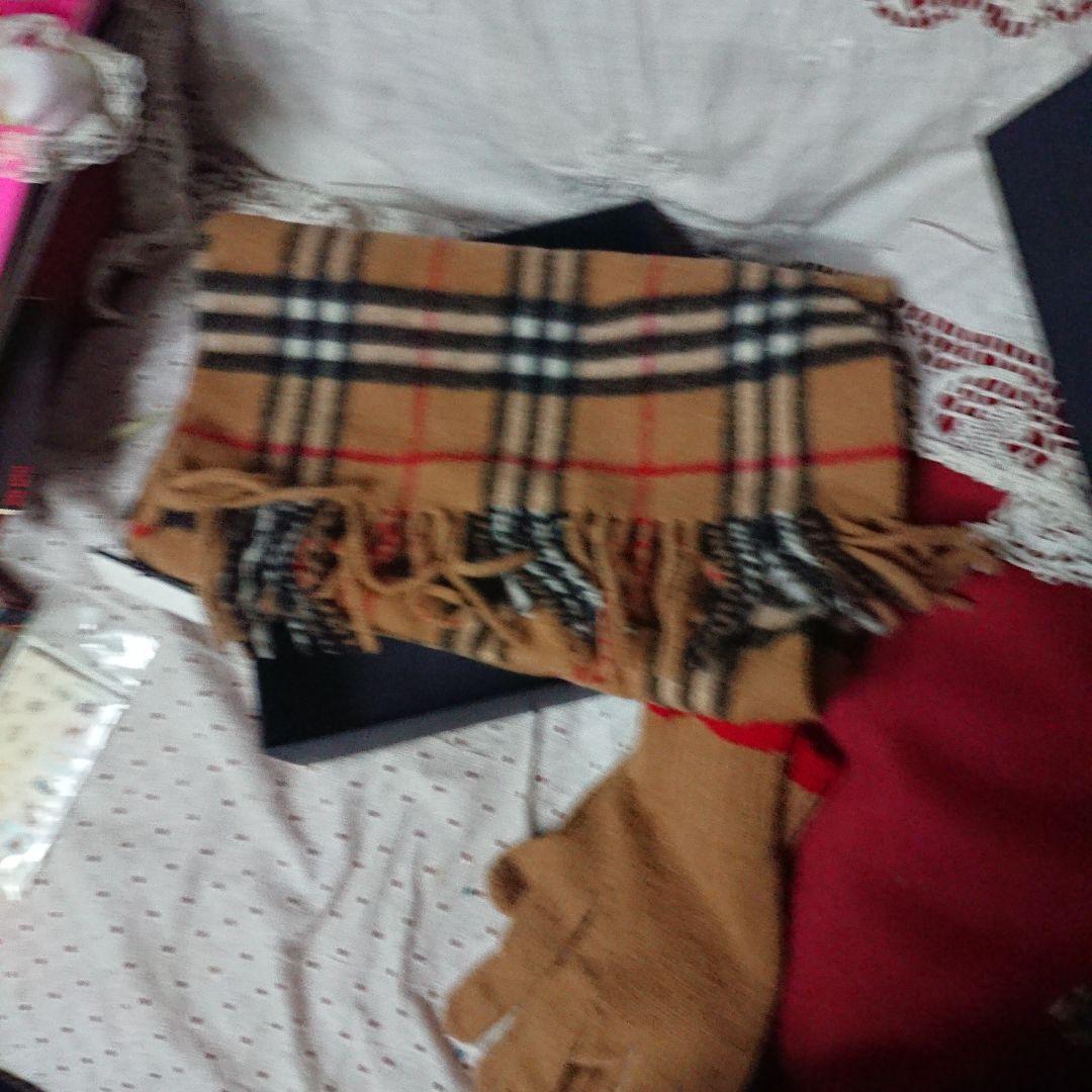 バーバリー チェックラムウール100% マフラーとグローブ タグつき