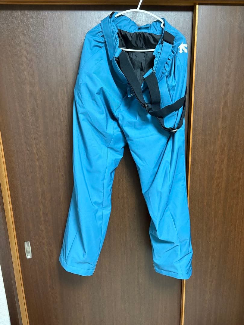 青いスキーウェア サスペンダー付き