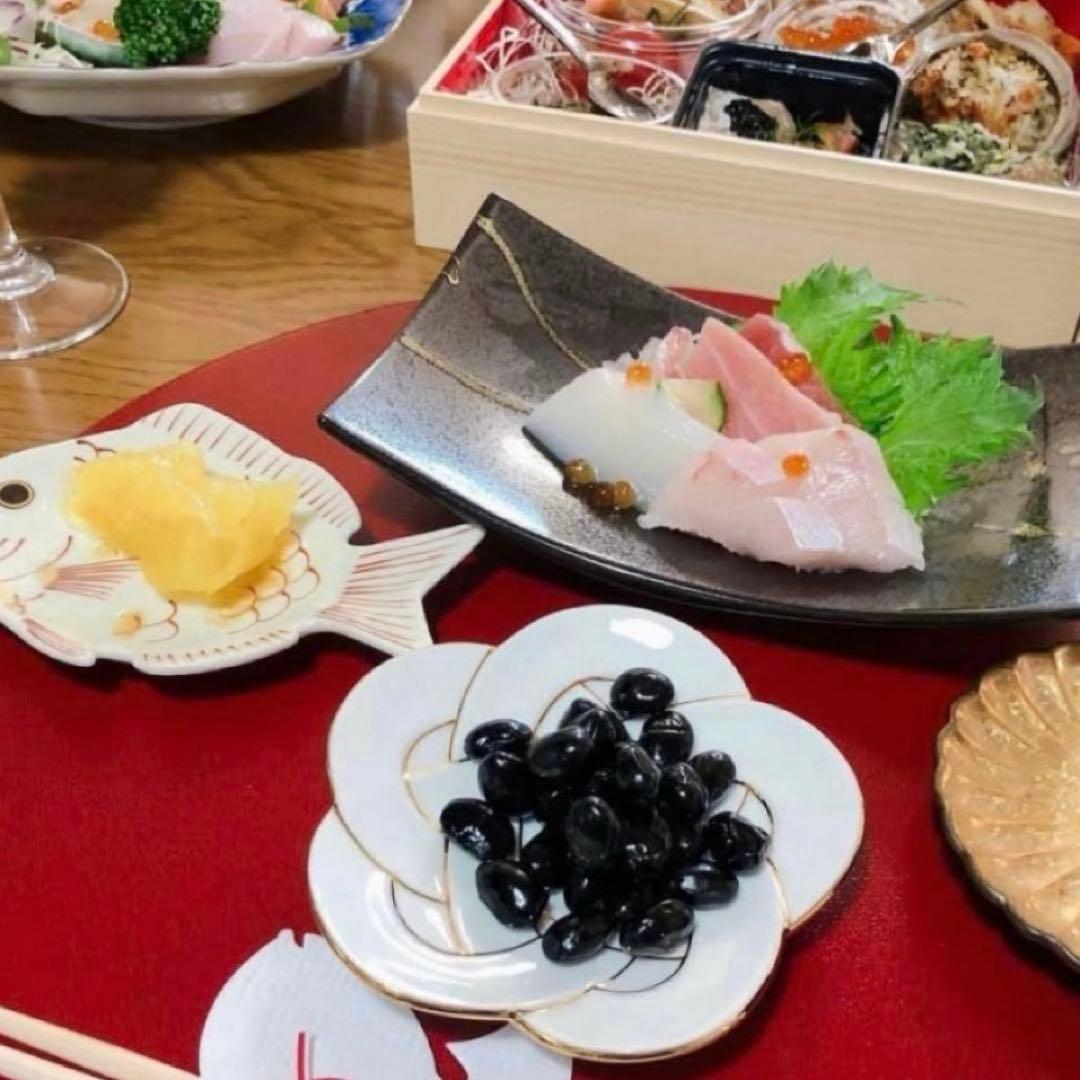 【新品】有田焼田清窯　太白金線梅結び小皿　縁起物