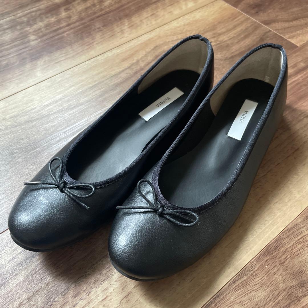黒 リボン付き フラットシューズ　VIRINA 23.5