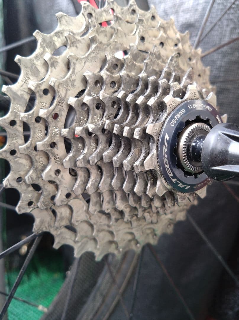 タイヤホイールスプロケ前後で2.3kg 超軽量FFWD F4R カーボンホイール