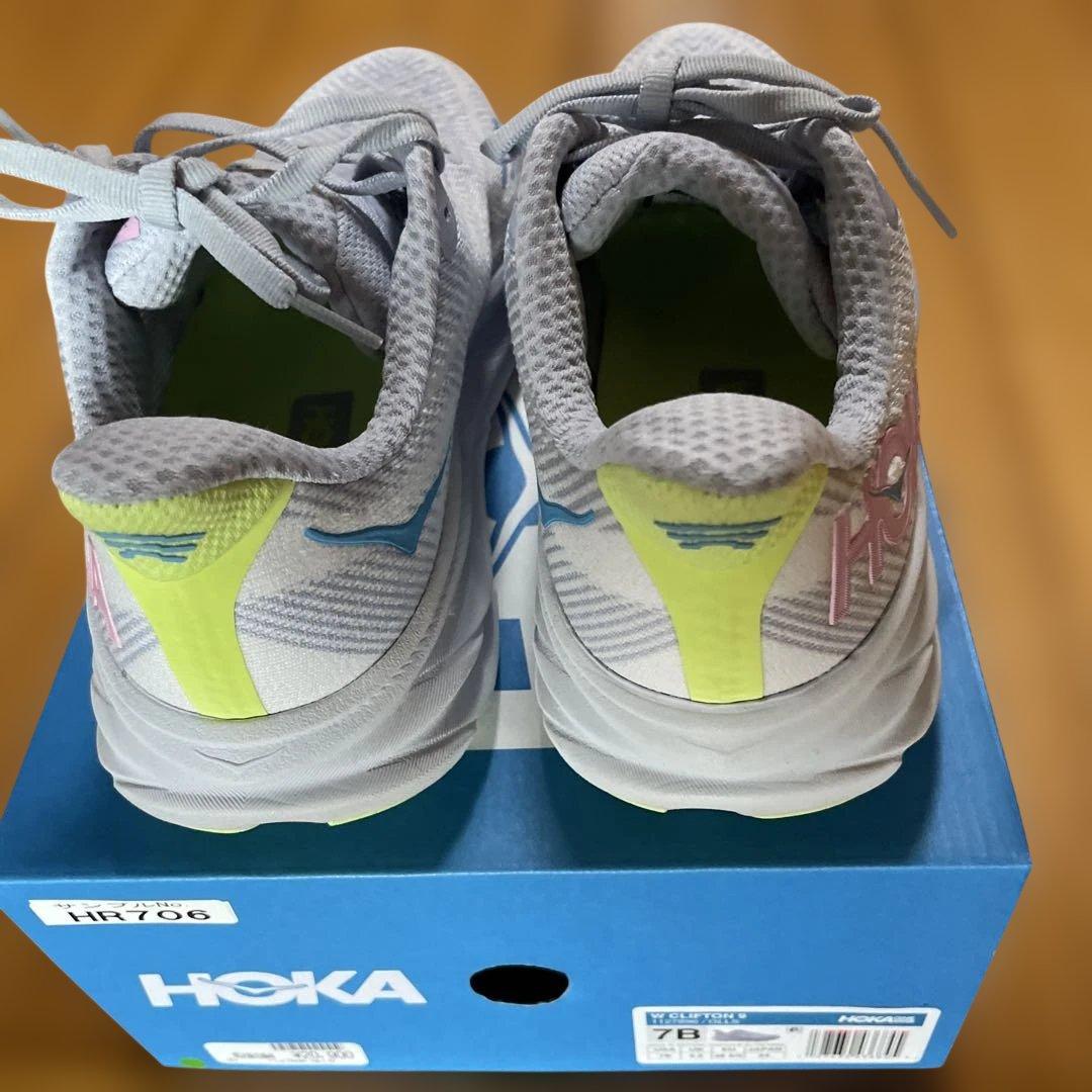 HOKA ランニングシューズ グレー
