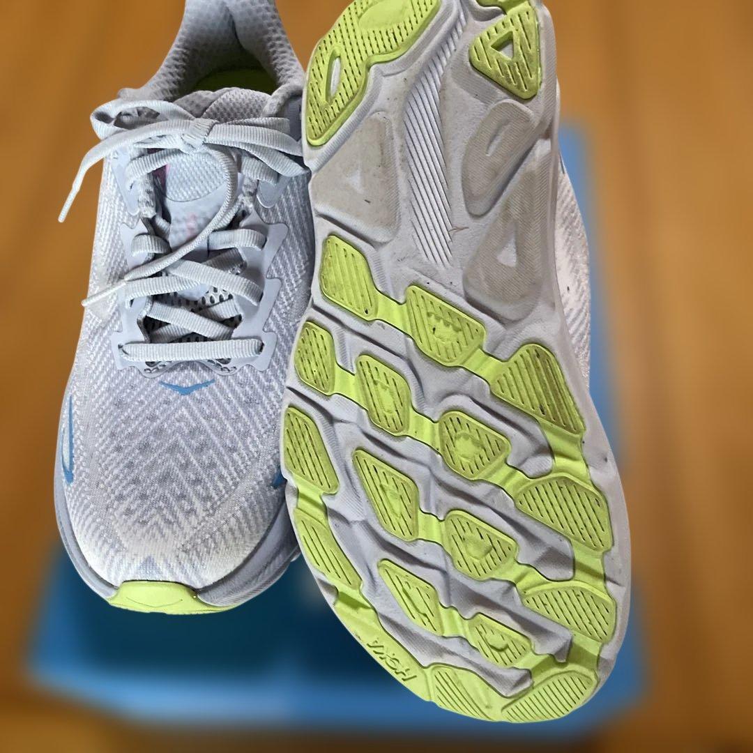 HOKA ランニングシューズ グレー