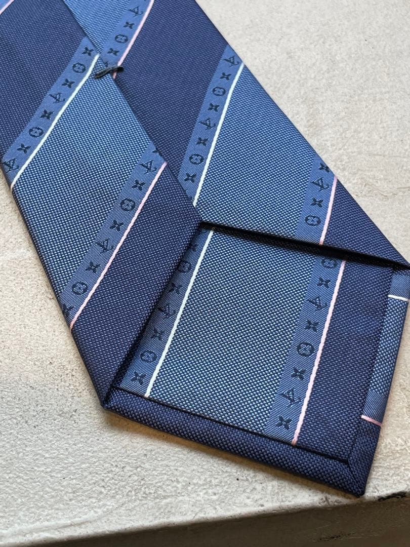 【新品未使用】LOUIS VUITTON ネクタイ ネイビー ストライプ　シルク