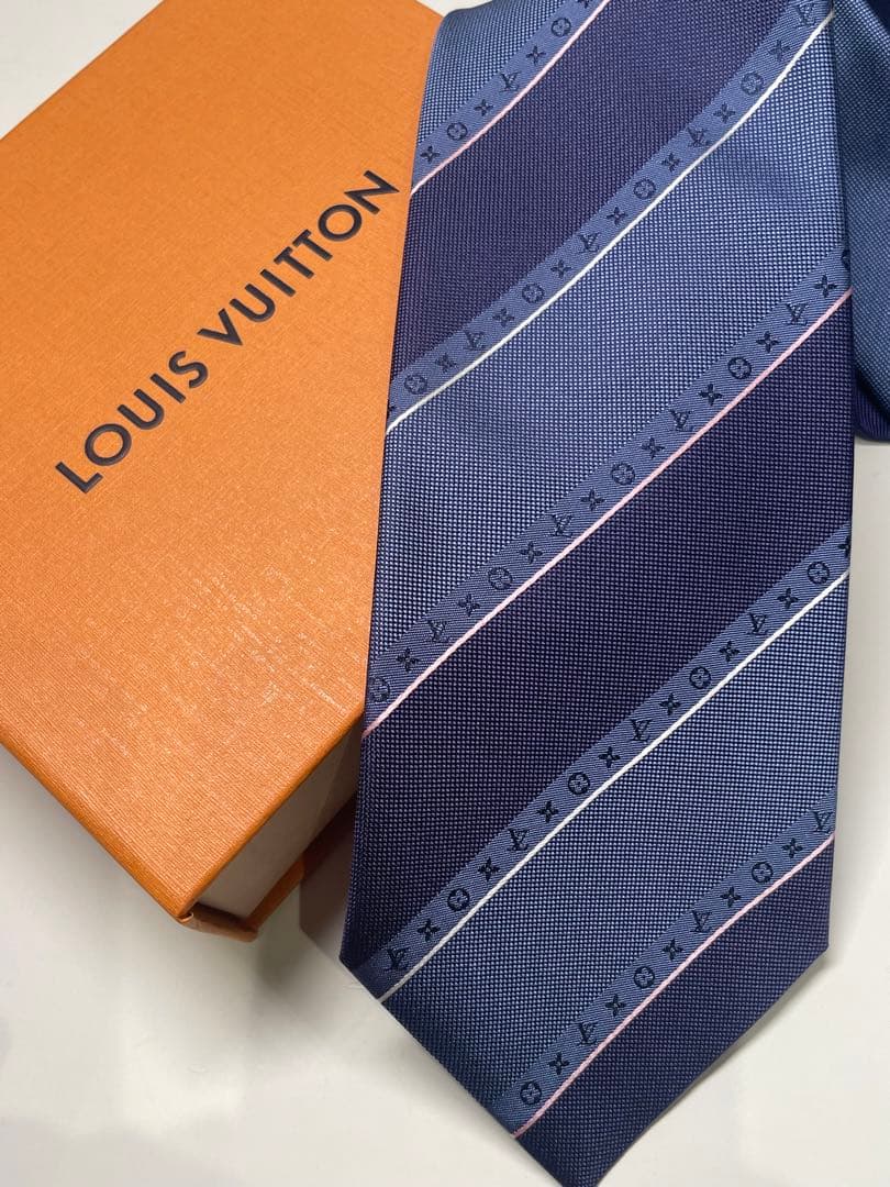 【新品未使用】LOUIS VUITTON ネクタイ ネイビー ストライプ　シルク