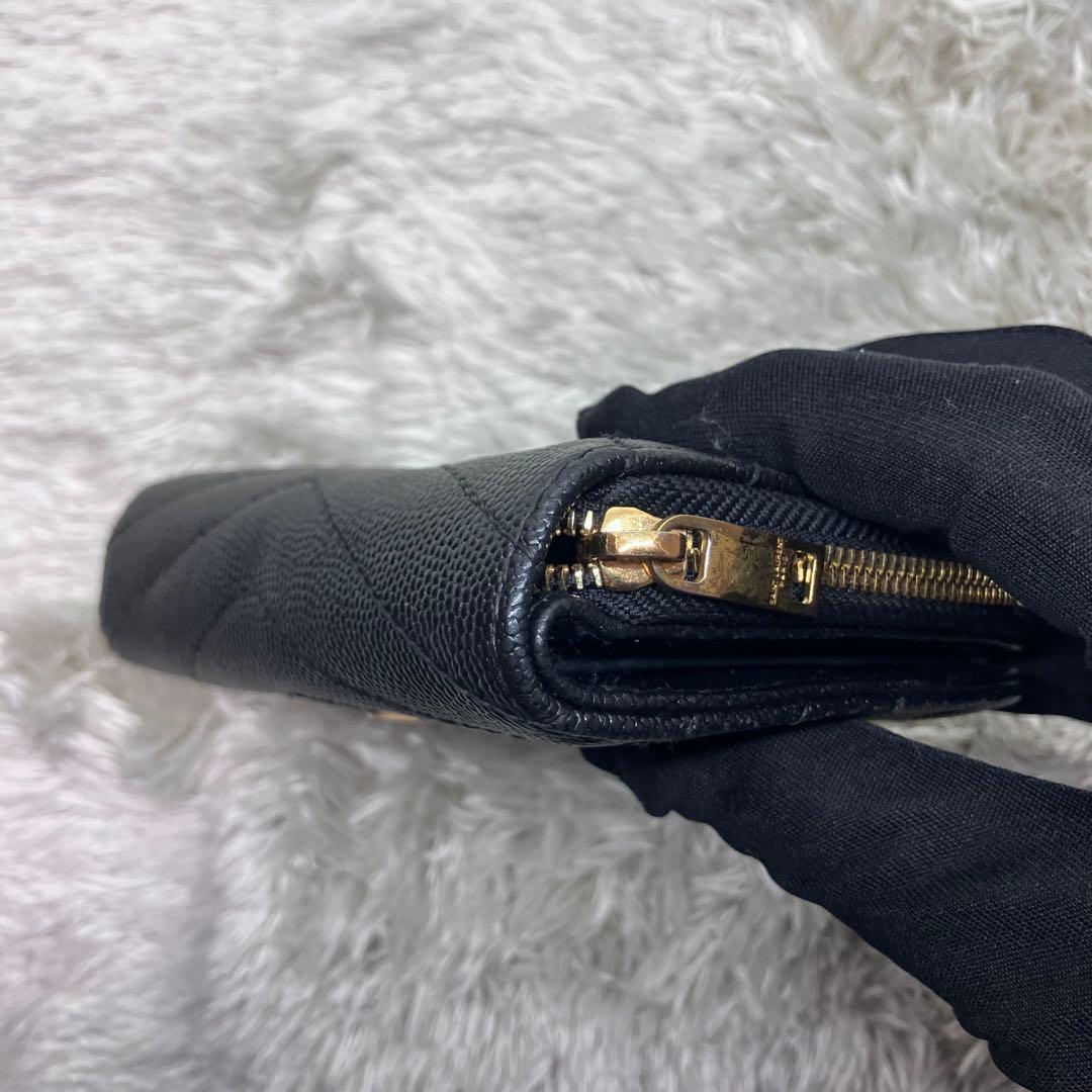 美品✨ サンローラン 二つ折り財布 カサンドラ キャビアスキンYSL Vステッチ