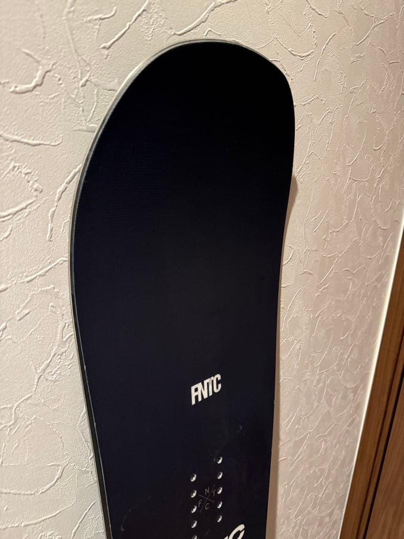 FNTC TNT R　スノーボード ブラック/ホワイト 143センチ