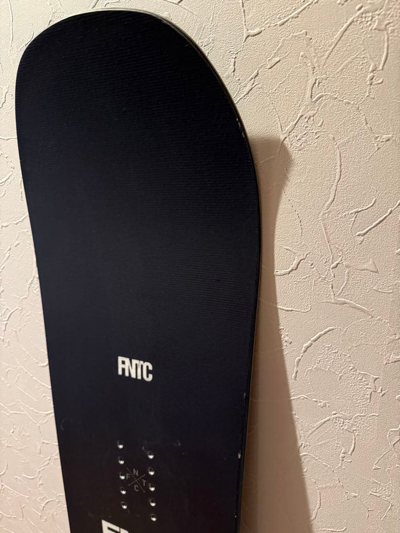 FNTC TNT R　スノーボード ブラック/ホワイト 143センチ