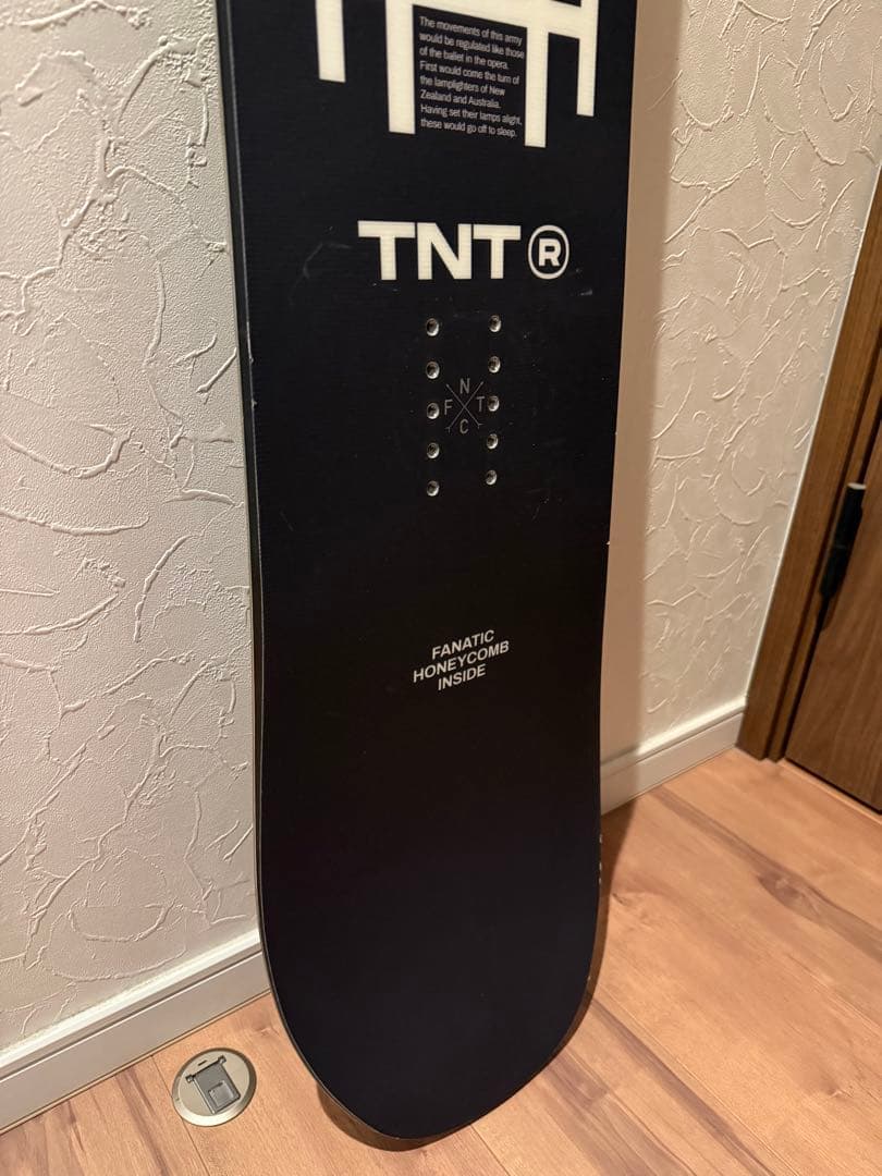 FNTC TNT R　スノーボード ブラック/ホワイト 143センチ