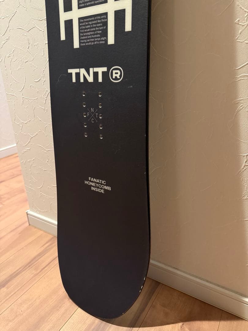 FNTC TNT R　スノーボード ブラック/ホワイト 143センチ