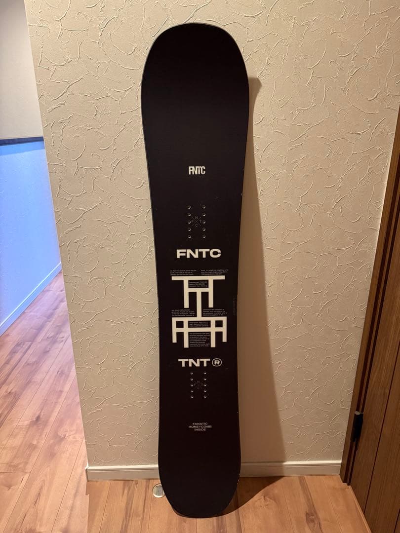 FNTC TNT R　スノーボード ブラック/ホワイト 143センチ