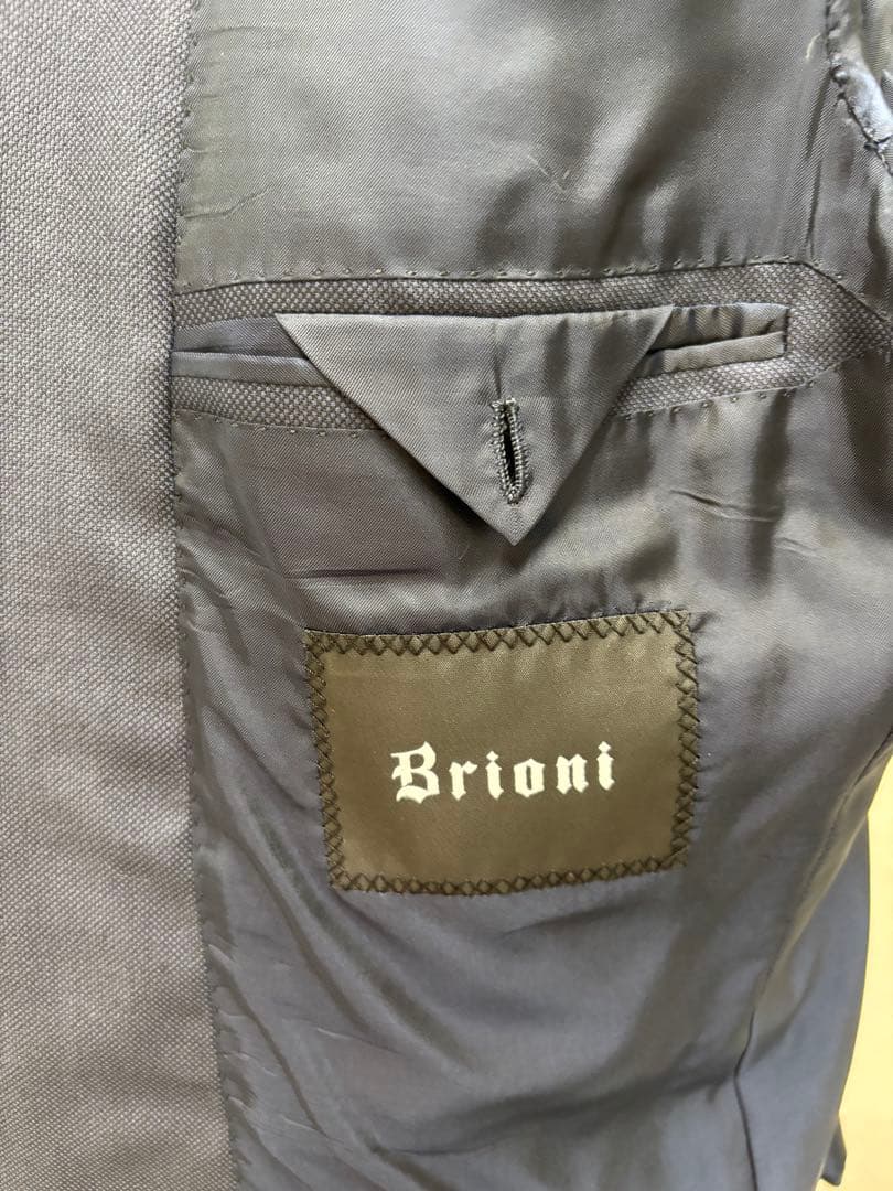 【最終値下げ】ブリオーニ　ネイビー　スーツ　極美品　10回のみ短時間着用