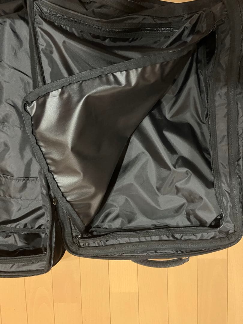 EASTPAK セミハードタイプ　キャリーバッグ　4輪　ブラック　中古品