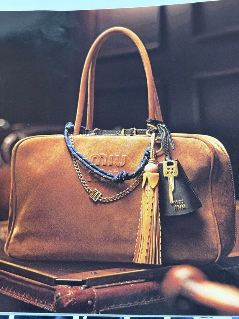 MIUMIUミュウミュウ美品チャームネイビーstory12月号掲載品