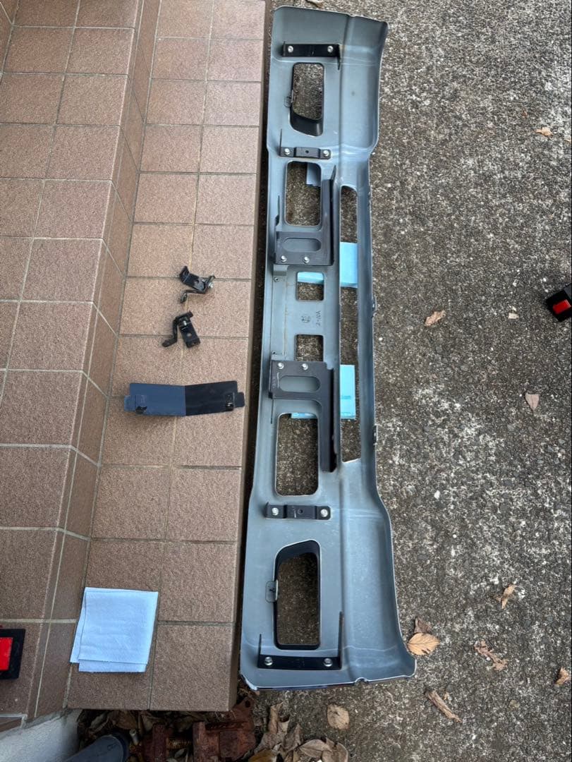 ISUZU07エルフ バンパー中古