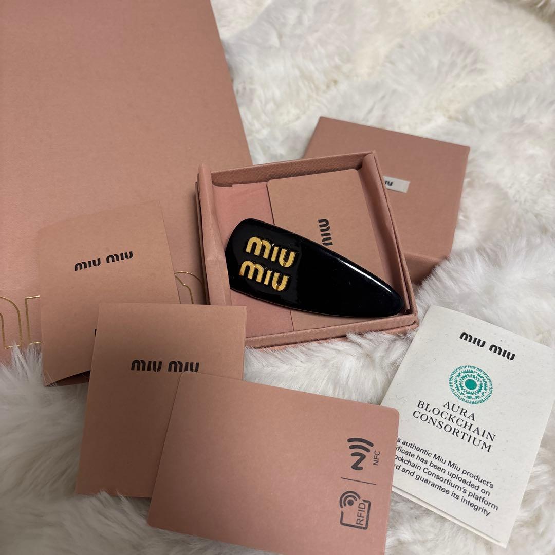 miu miu バレッタ ヘアピン ブラック