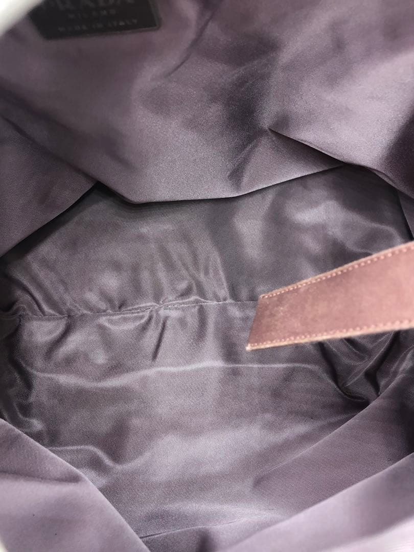 プラダ　サテン　トートバッグ　バッグ　クリアハンドル　ブランド　ピンク　お洒落