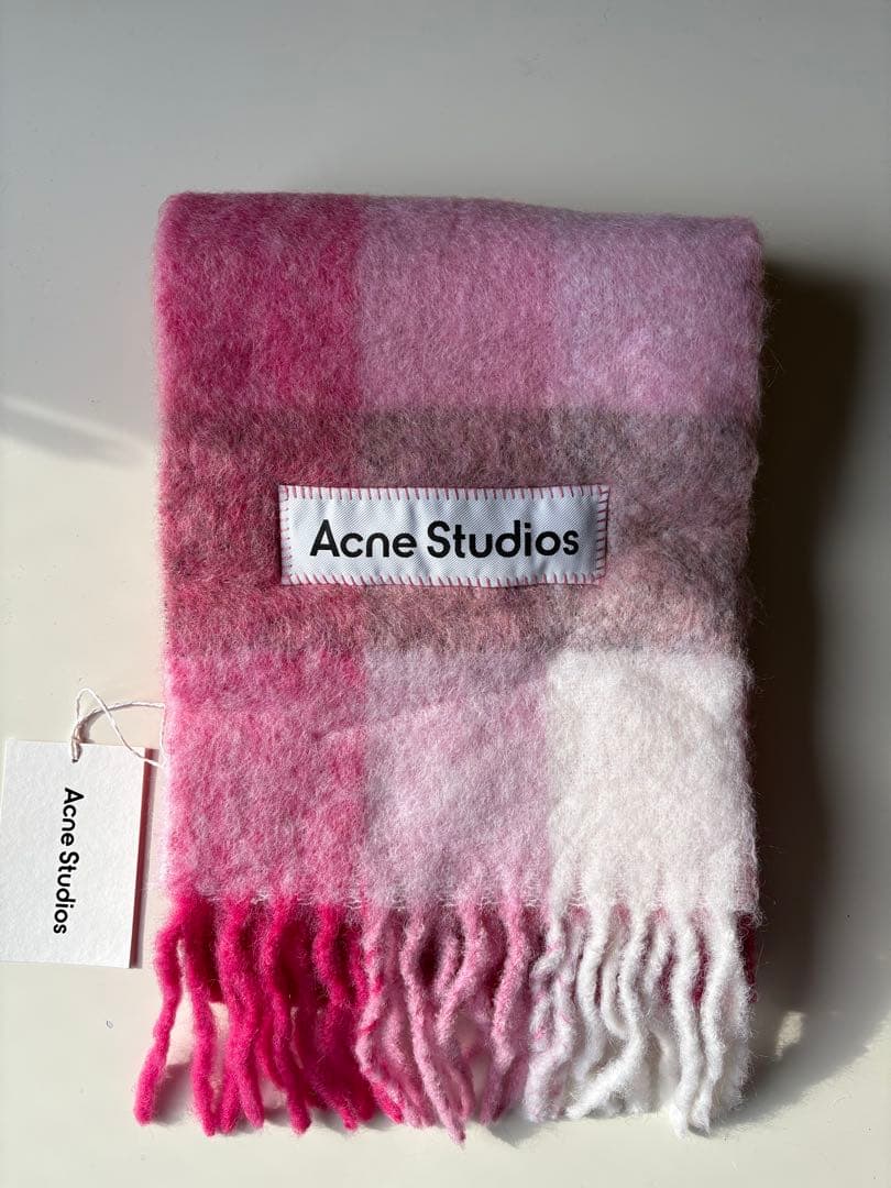 Acne Studios ピンク系チェックマフラー