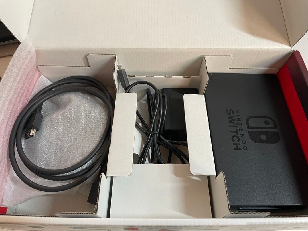 Nintendo Switch （Joy-Conなし、microSD付属）