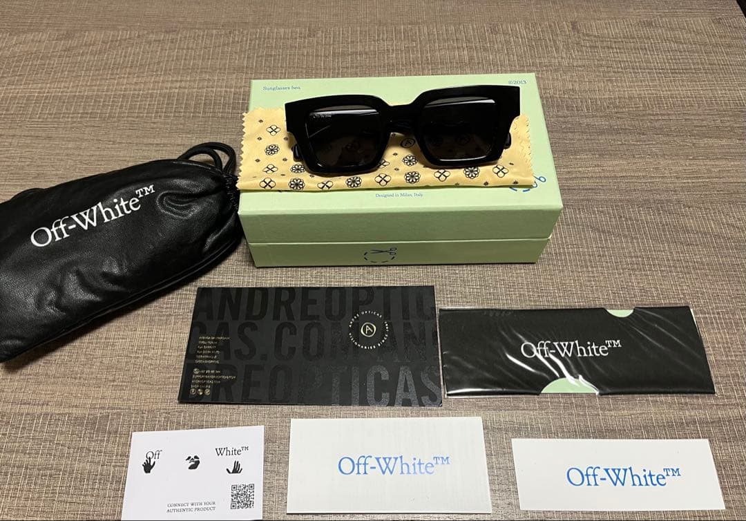 【平本蓮着用】箱袋ケース付きOff White サングラス