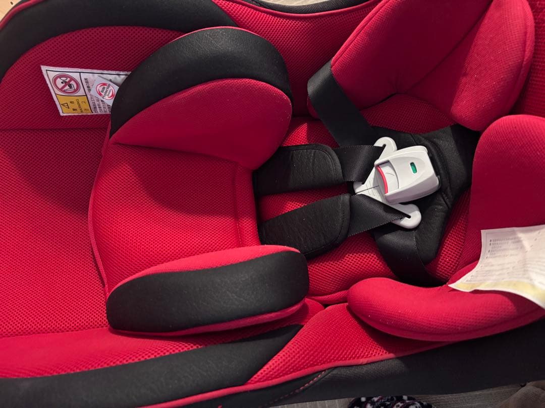 【美品】Combi 車用チャイルドシート 赤黒　ミニマグランデ