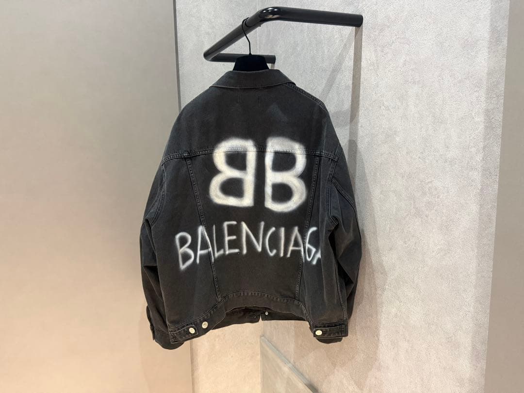 BALENCIAGA スプレーデニムジャケット バギーパンツバッグスニーカー