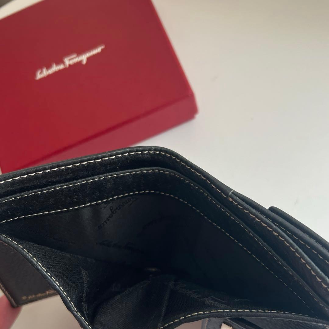 42 極上美品 Ferragamo サルバトーレフェラガモ 2つ折り財布