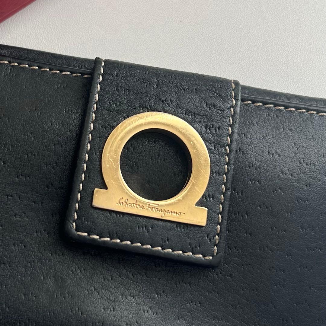 42 極上美品 Ferragamo サルバトーレフェラガモ 2つ折り財布