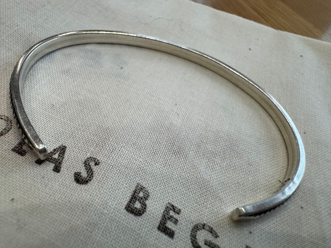 エリッカニコラスビゲイ　ハンドメイドバングルシャイニー