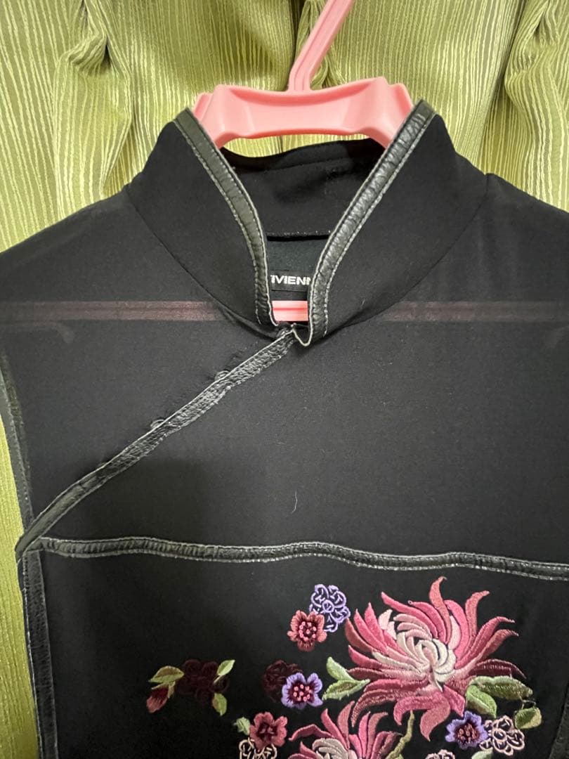 VIVIENNE TAM チャイナカラー刺繍ノースリーブ七分袖カーディガンセット