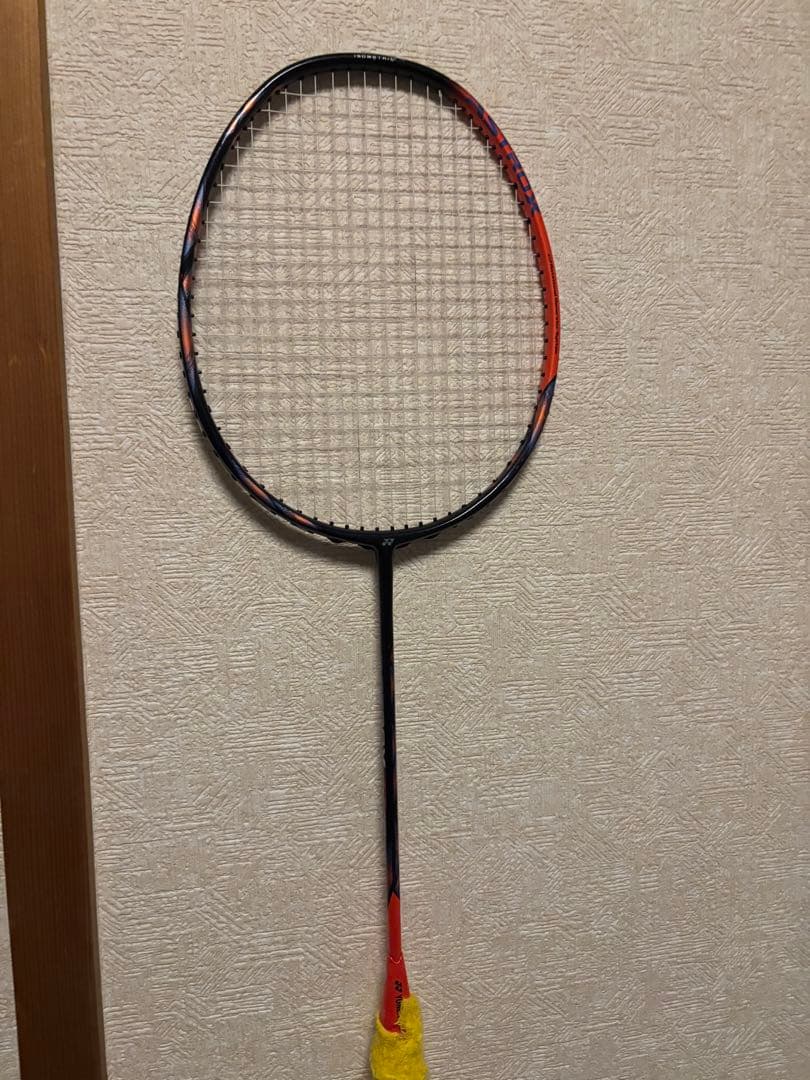 競技用バドミントンラケット ヨネックスアストロクス77pro